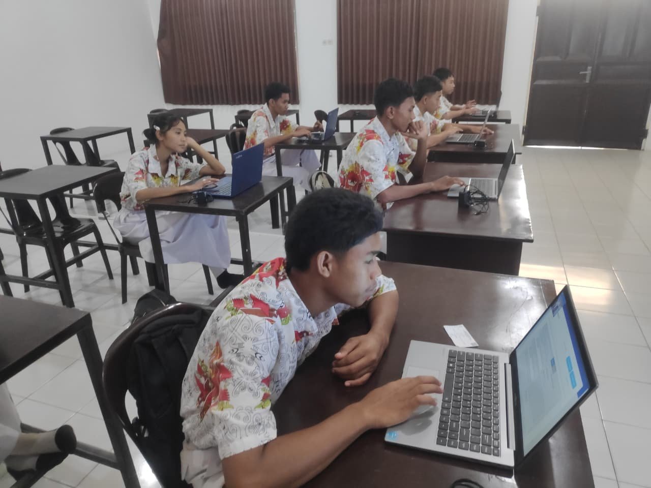 Uji Infrastruktur Digital, Siswa Kelas XII SMAS Santo Aloysius Gonzaga Antusias Ikuti Simulasi TKA 2026