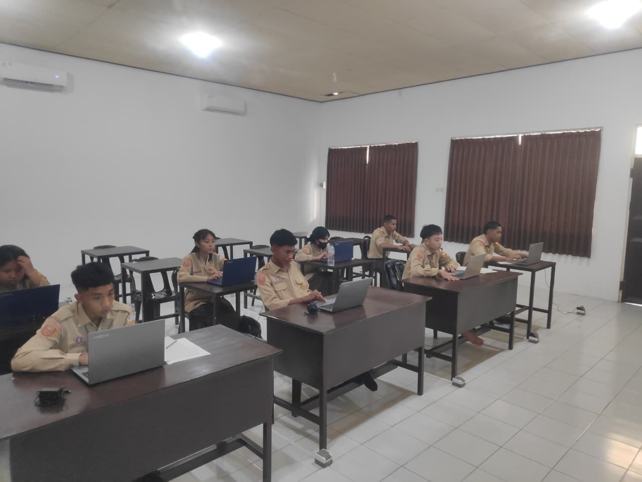 Empat Hari Berjalan Lancar, Siswa Kelas XII SMA Swasta Katolik Santo Aloysius Gonzaga Selesaikan Gladi Bersih TKA
